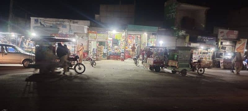 comercial shop for sale(chacha basti Chok nzd jmia masjd Ahmedpur East 5