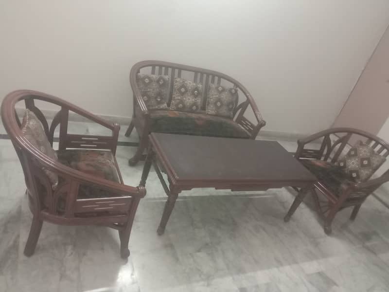 1 seater and two seater sofa with table 0