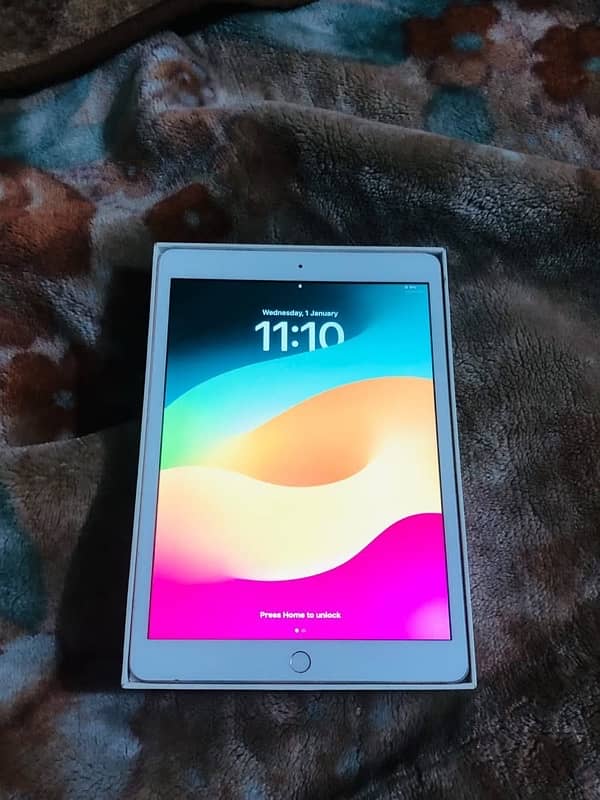 ipad 8 generation 32 gb LLA VERSION back scratches 18.2 software 5