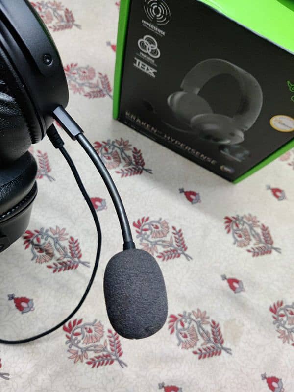 Razer Kraken V3 Hypersense 3