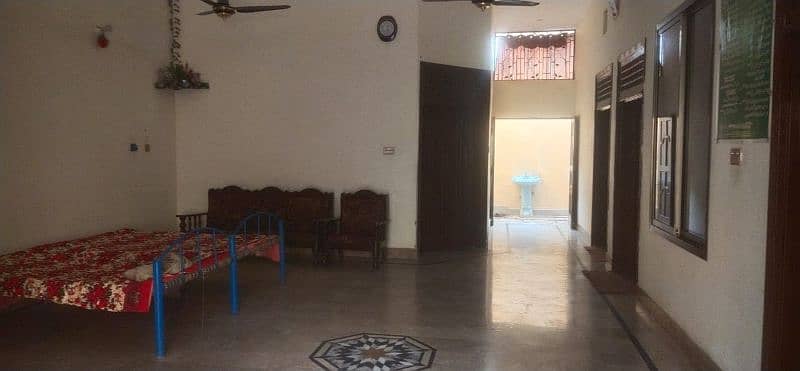 12 Marle house for sale in Ahmedpur East nazd chacha basti Chowk 12