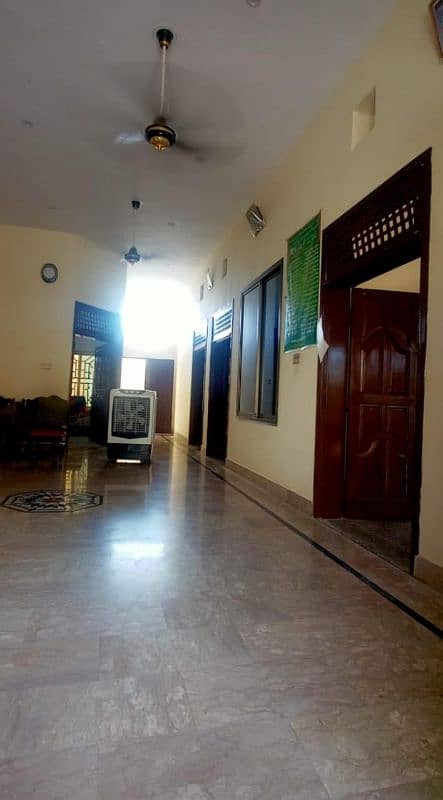 12 Marle house for sale in Ahmedpur East nazd chacha basti Chowk 18