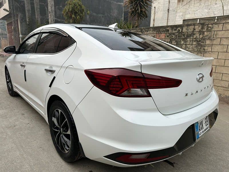 Hyundai Elantra 2022 11