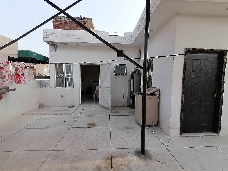 Awan Town House For sale Sized 13 Marla 32