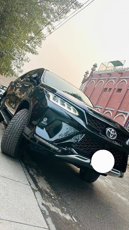 Toyota Fortuner Legender 2022 Total Genuine fully loaded 2