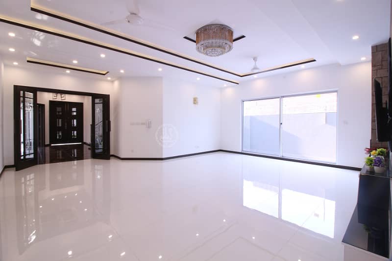 01 Kanal Ful Basement 12KV Solar Installed Beautiful Luxury Modern Desjgn House For Rent In DHA Phase 5 Good Location 9