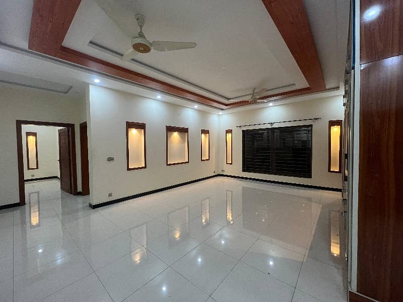 1kanal Upper portion available for Rent G-14/3 Contact:-0347-7163075 2