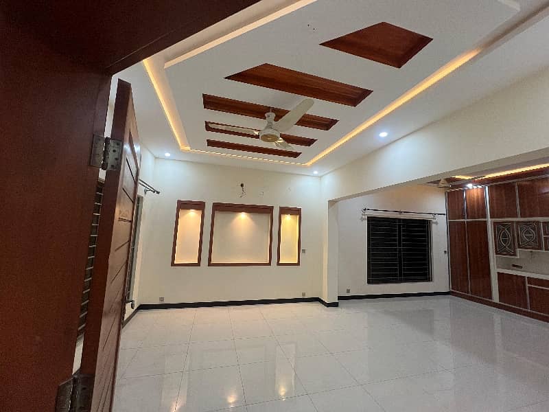 1kanal Upper portion available for Rent G-14/3 Contact:-0347-7163075 4