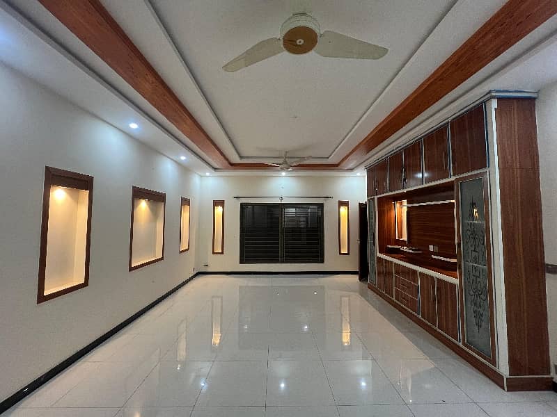 1kanal Upper portion available for Rent G-14/3 Contact:-0347-7163075 10