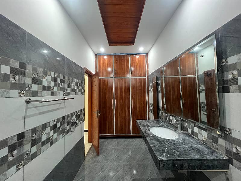 1kanal Upper portion available for Rent G-14/3 Contact:-0347-7163075 13