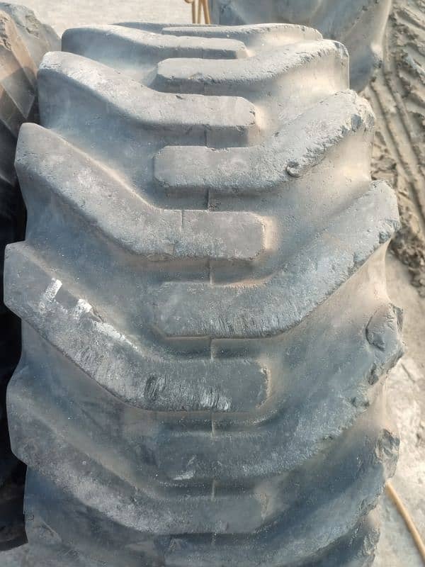 Exivator tyre 1