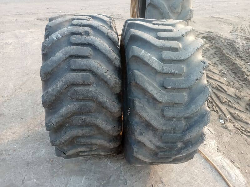 Exivator tyre 2