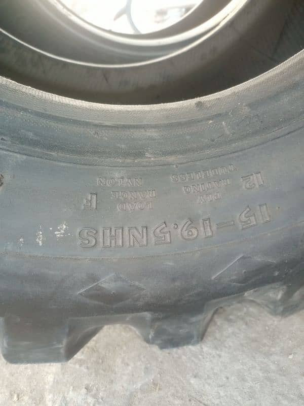 Exivator tyre 3