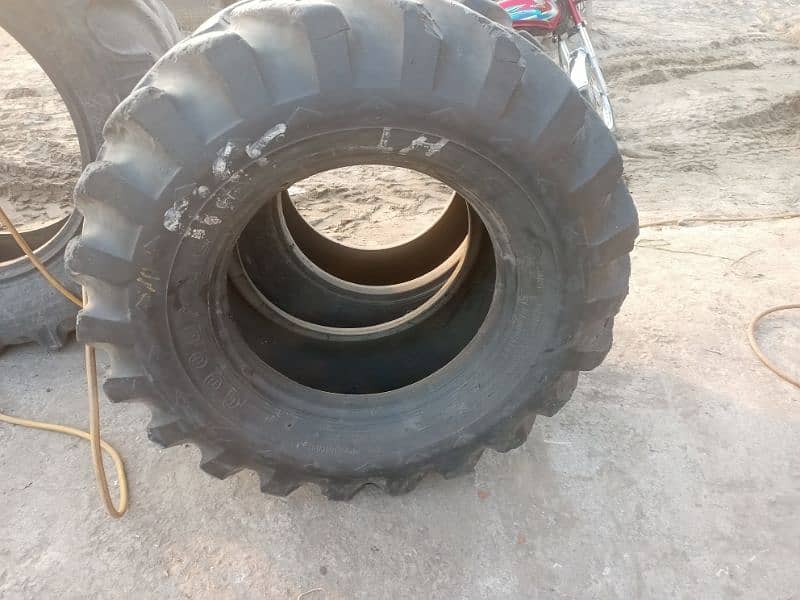 Exivator tyre 4