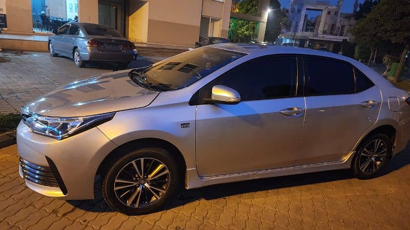 Toyota Corolla Altis 2018 4