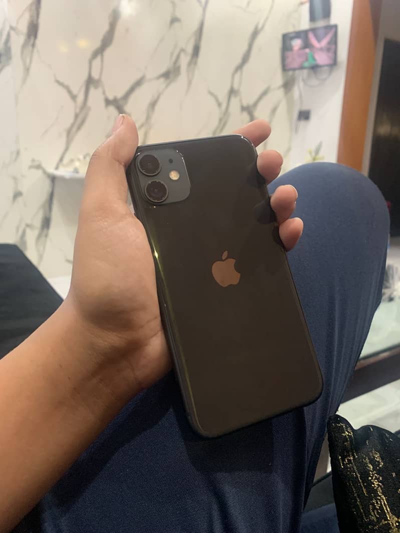 Iphone 11 5 mounth use 10 by 10 urgent sell 3