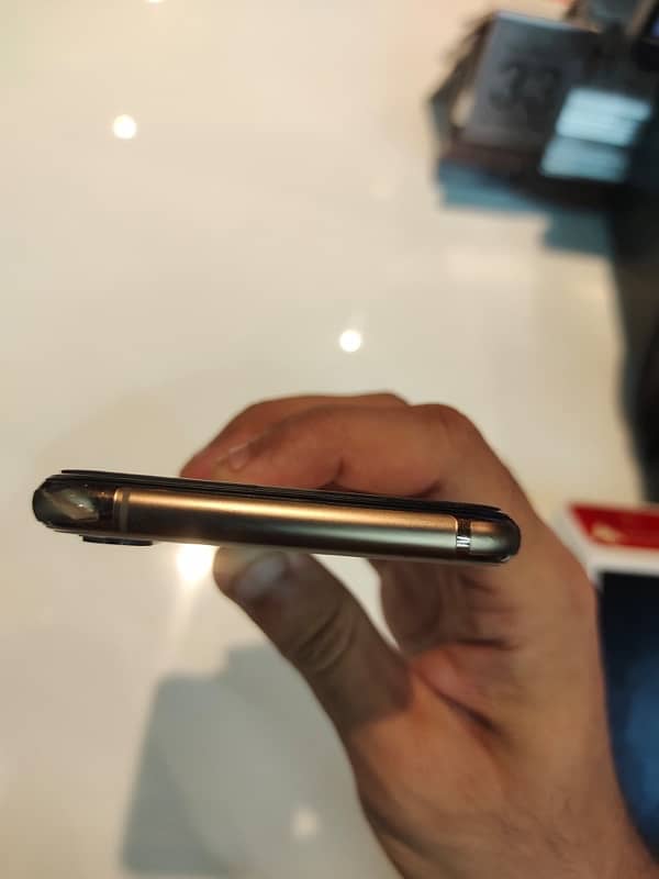 iphone Xs 256 golden dual PTA approved 4