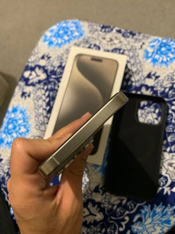 IPhone 15 pro max 256 GB 7