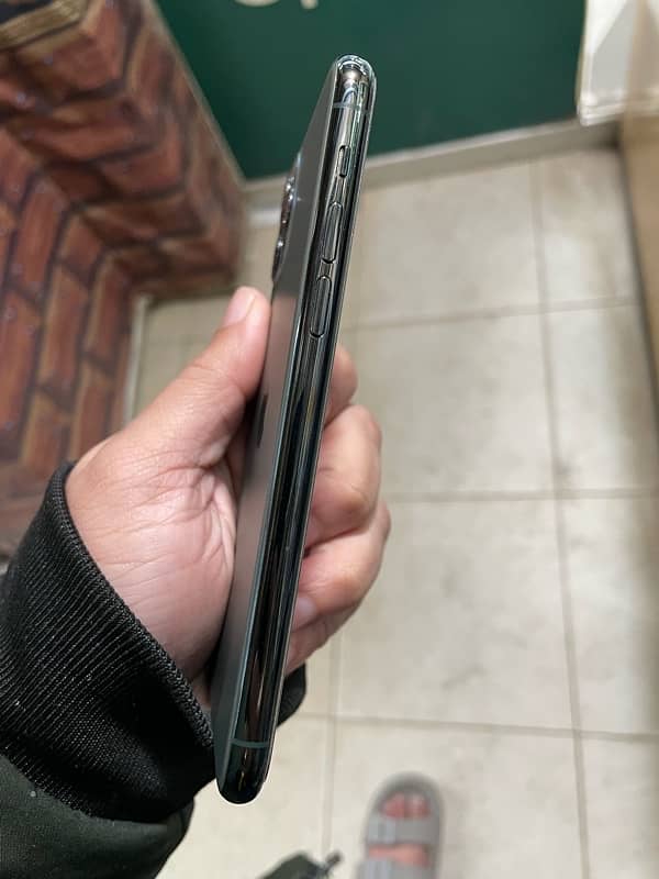 iphone 11 Pro 256 GB PTA Approved 4