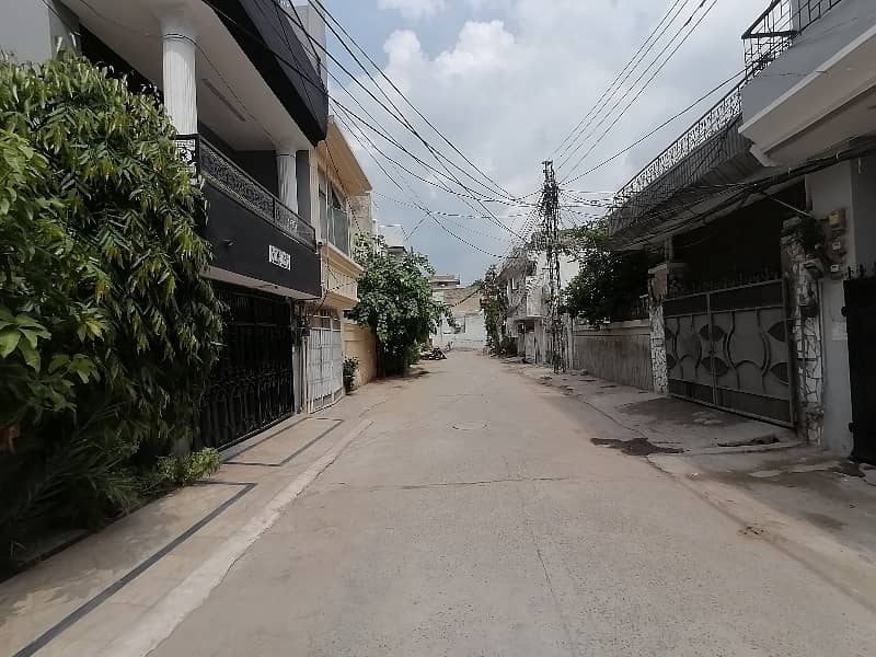 House Of 10 Marla In Awan Town For sale 4