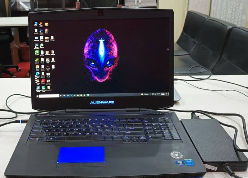 Alienware 17 original with Nvidia GeForce 880M 8GB - 32 GB RAM - 256GB 0