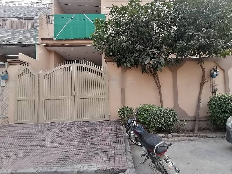 House Sized 10 Marla Available In Marghzar Officers Colony 0