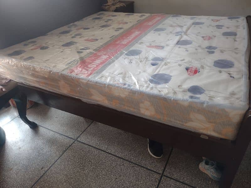 8" mattress in excellent condition 3