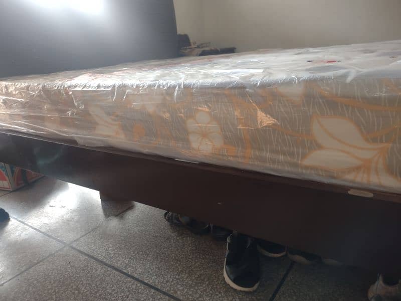 8" mattress in excellent condition 4