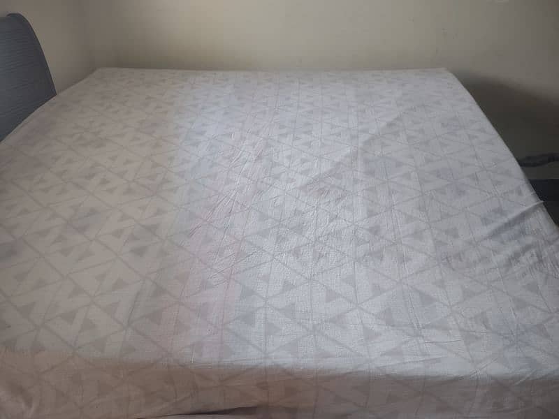 8" mattress in excellent condition 6