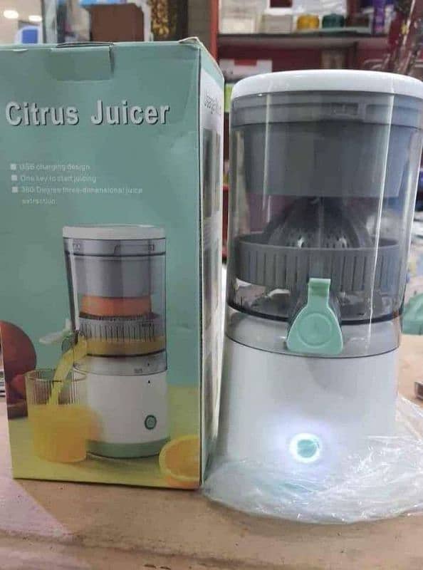 Mini Portable Citrus Juicer 2