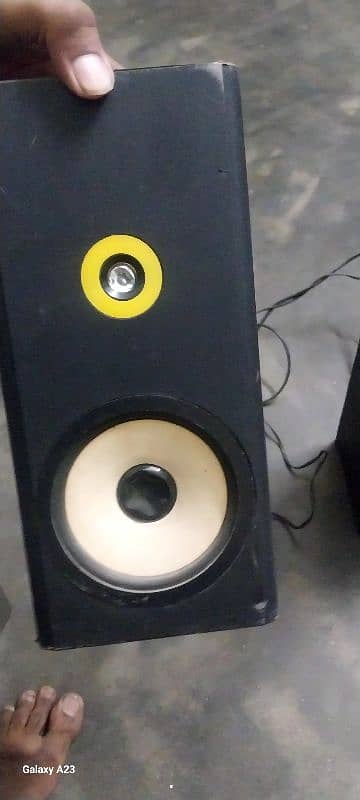 Kenwood speakers just like new 1