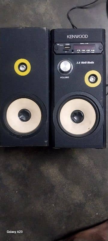 Kenwood speakers just like new 7