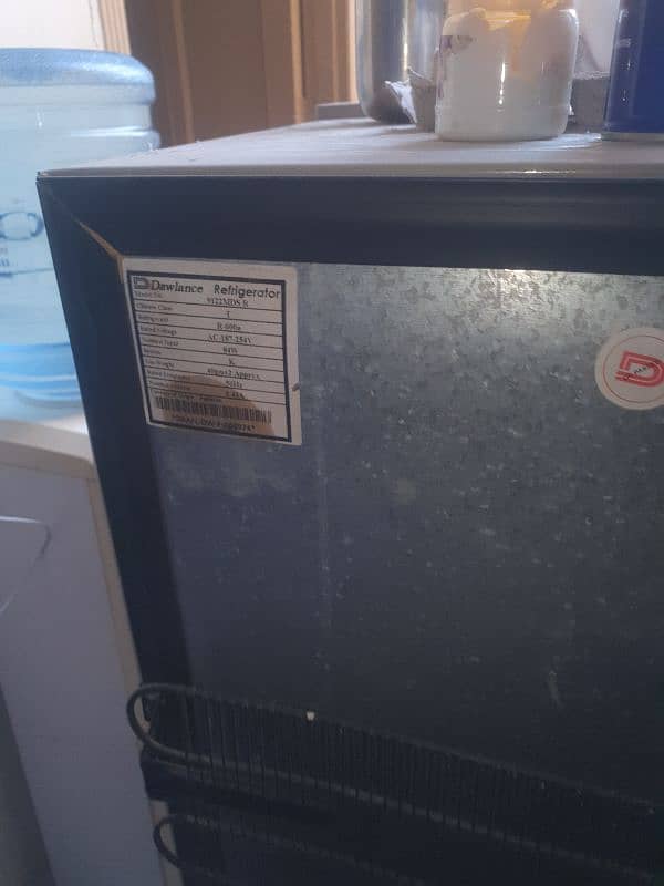 refrigerator medium size very good condition 3