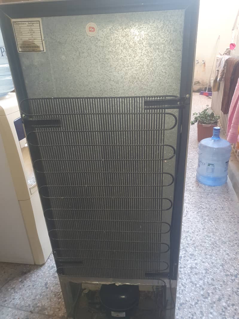 refrigerator medium size very good condition 4