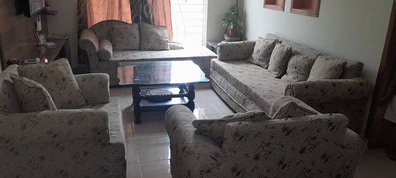 8 Seater Dewan Sofa Set/Center Table/sofa 3+3+1+1 0