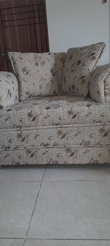 8 Seater Dewan Sofa Set/Center Table/sofa 3+3+1+1 1