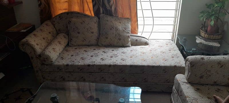 8 Seater Dewan Sofa Set/Center Table/sofa 3+3+1+1 3