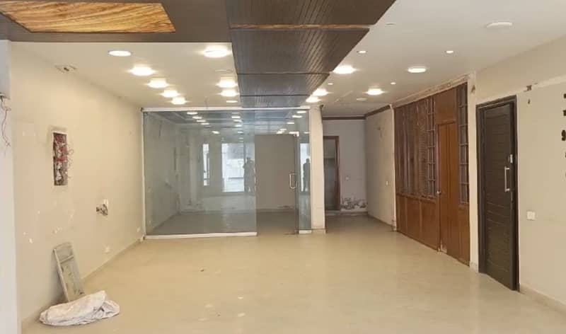 4 Marla 4th Floor Office With Elevator For Rent In DHA Phase 5,Block M, Lahore. 1