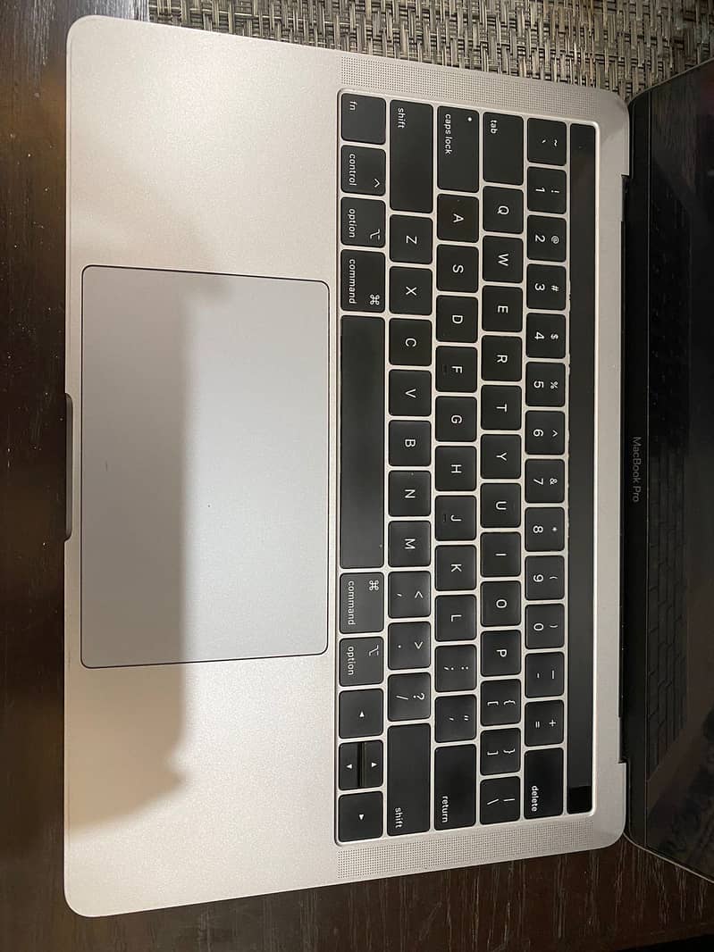 Macbook pro 13 inch 2018, 1st hand used, 8gb ram, 256gb ssd 2