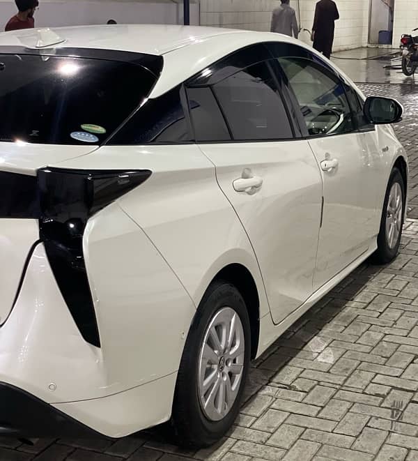 Toyota Prius 2017 13