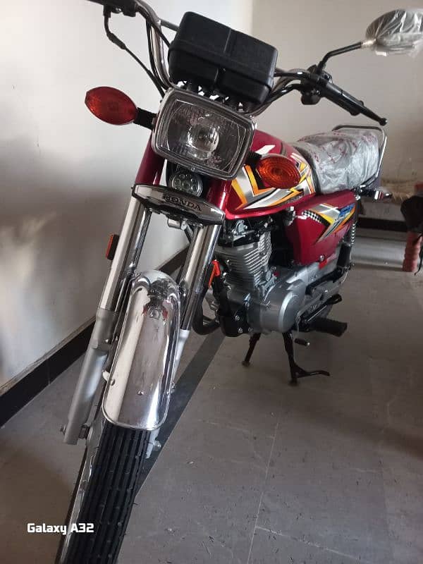 Honda CG125 2025 4