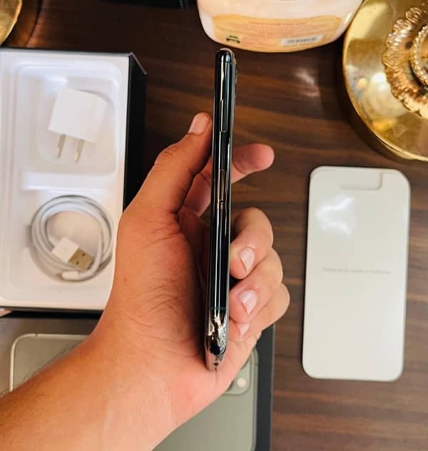 iPhone 11 Pro Max 256gb pta approve in brand new condition 3