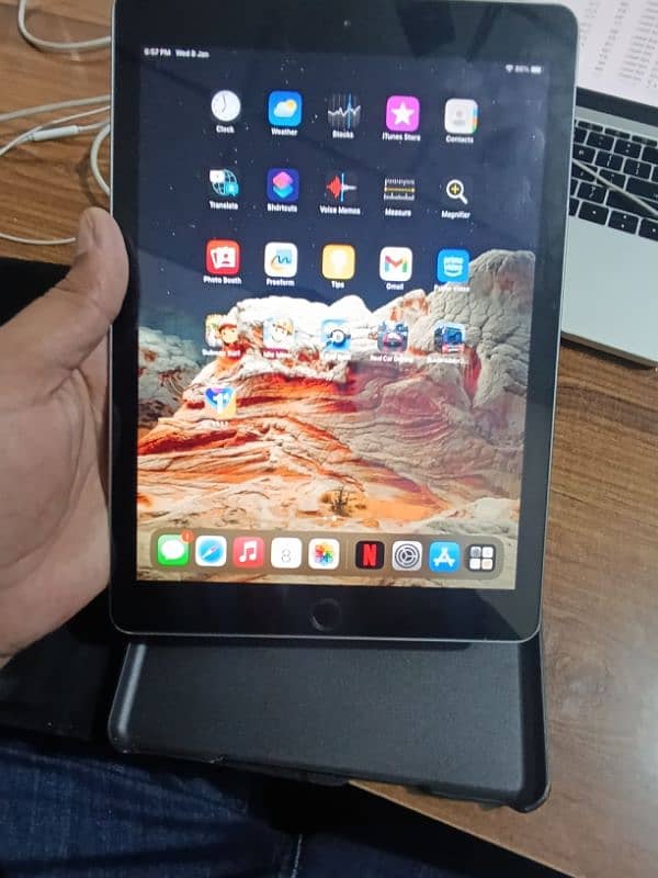 I PAD 5TH GENERATION 32-GB 10 BY 10 0