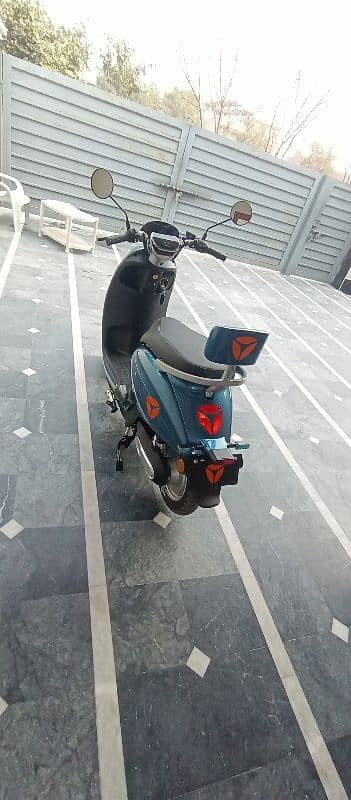 Yadea M3 Electric Scooter brand new 4