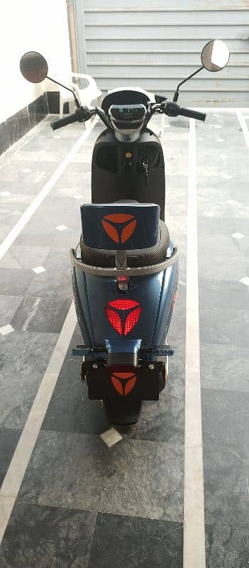 Yadea M3 Electric Scooter brand new 5