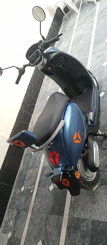 Yadea M3 Electric Scooter brand new 6