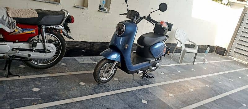 Yadea M3 Electric Scooter brand new 8