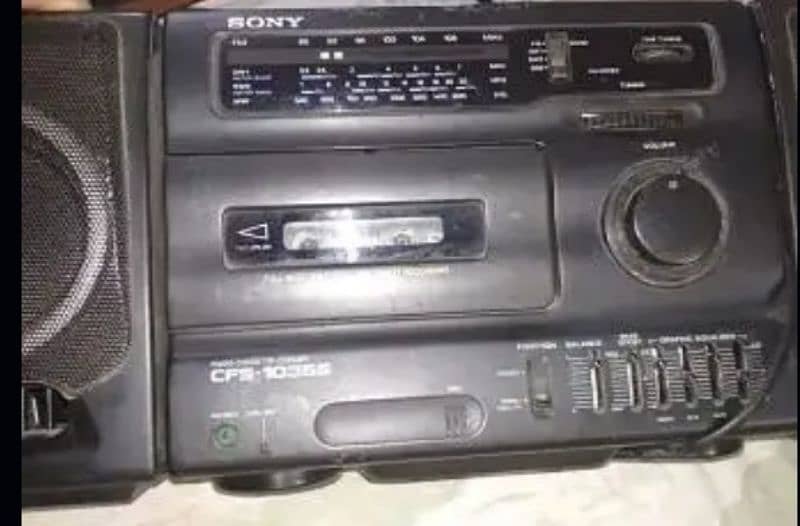 CFS 1035 S SONY JAPAN  RADIO CASSETTE PLAYER AND RECORDER  A+ CONDION 0