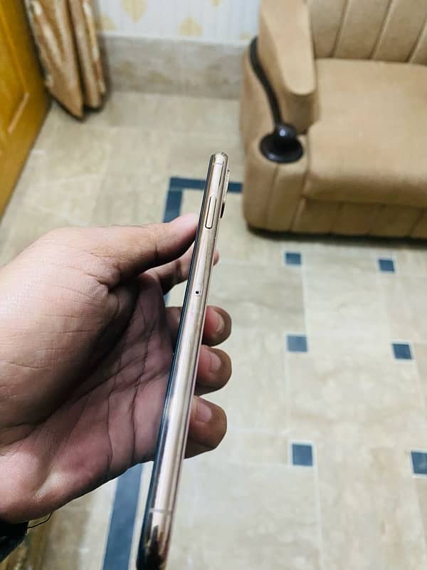 i phone xs max golden colour 2