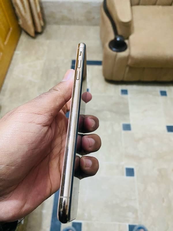 i phone xs max golden colour 3